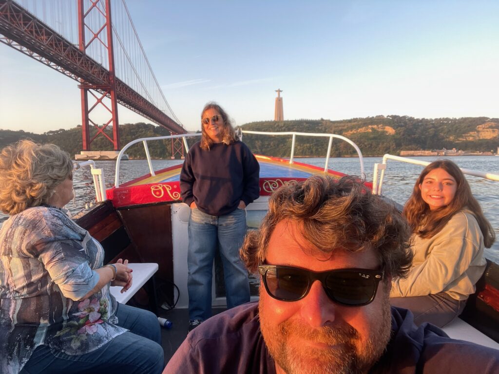 lisbon-boats-selfie
