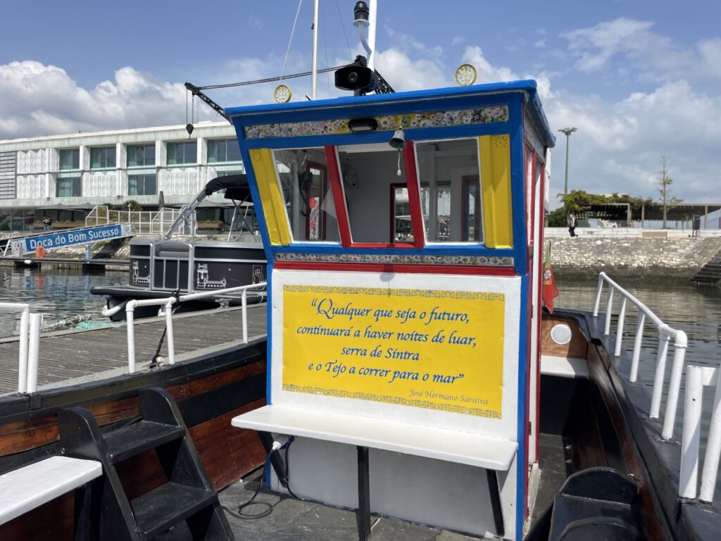 traditional_motor_boat_rental_lisbon10