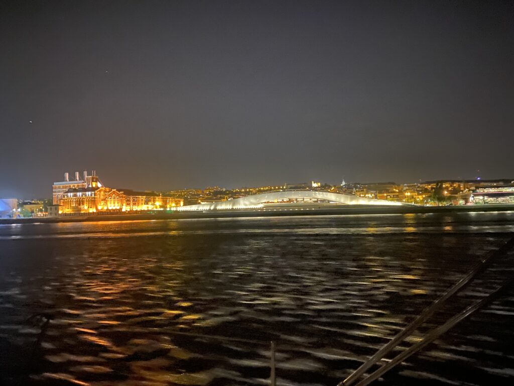 night_sailing_lisbon_tagus_portugal_