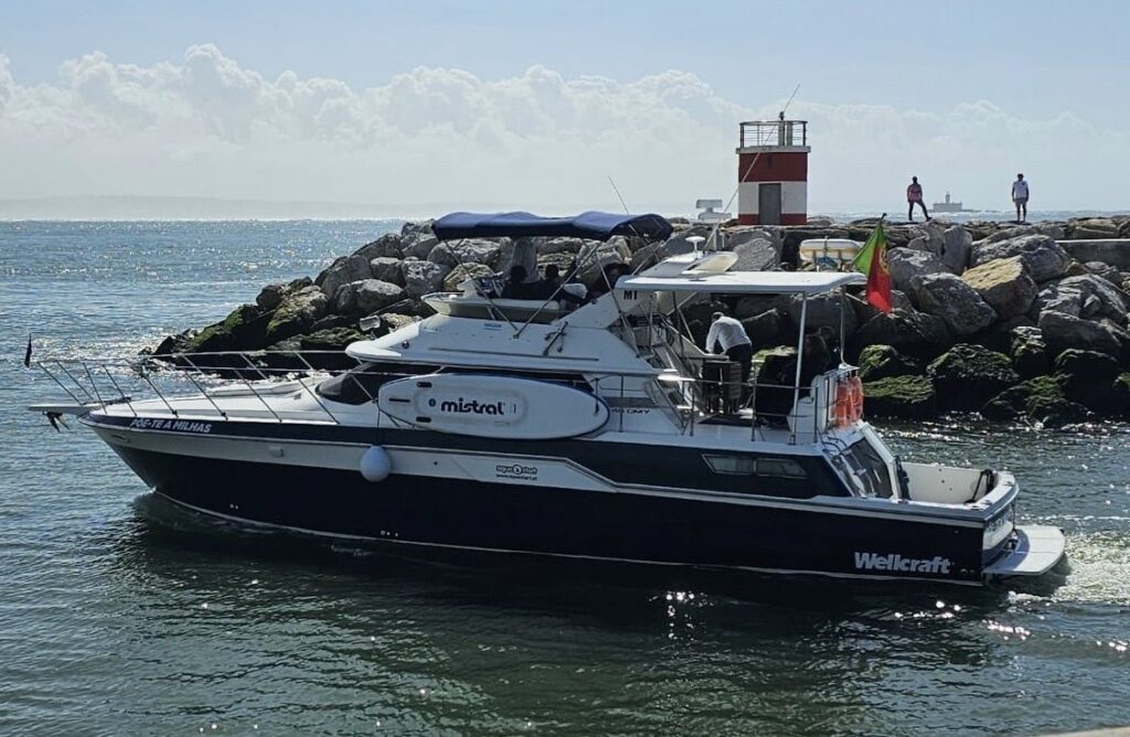 classic_motor_yacht_lisbon_portugal_
