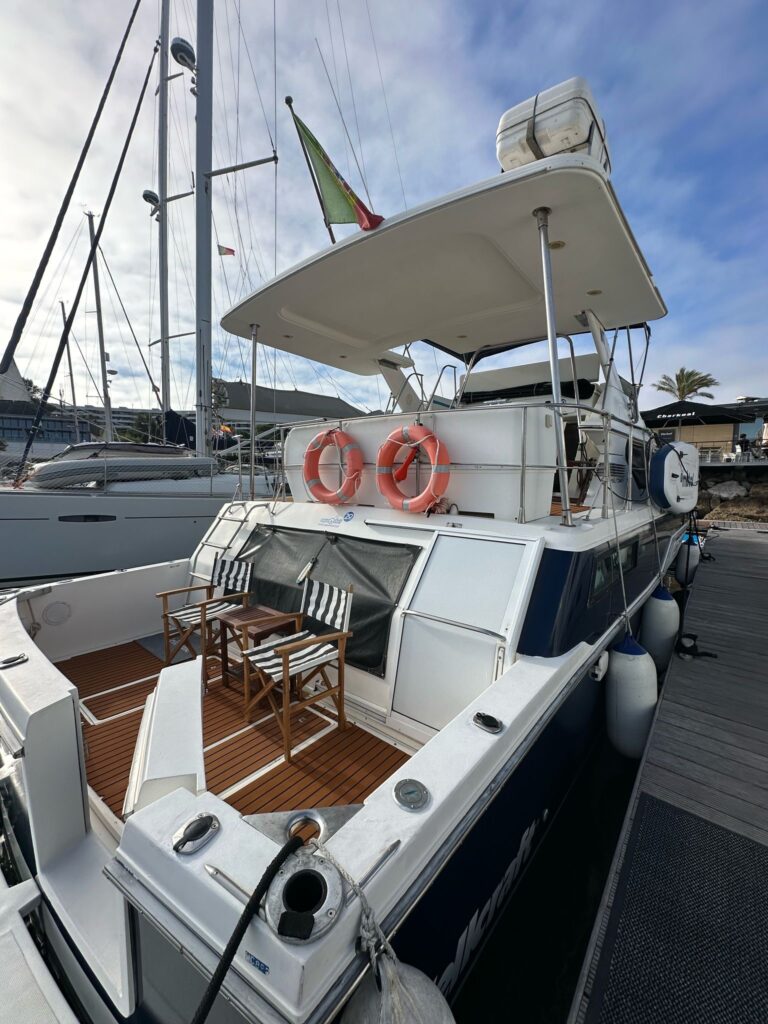 classic_motor_yacht_lisbon_portugal_